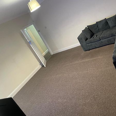 Welcome To Your New Home. Redbridge ภายนอก รูปภาพ