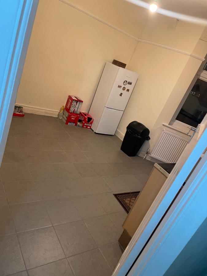 Welcome To Your New Home. Redbridge ภายนอก รูปภาพ